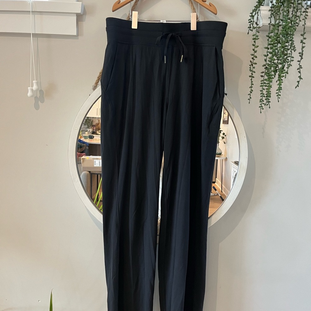 Lululemon Ready to Rulu Straight Leg. 8.